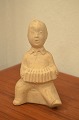 Figur i keramik 
med motiv af 
dreng med 
harmonika
Design af 
Søholm keramik
Keramik, ...