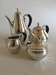 Georg Jensen 
Sterling Sølv 
Cosmos Kaffe og 
Thekande med 
fløde & sukker 
No 45.
Thekande No 45 
...