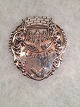 Silver emblem. 
Engraved 
Brandselløbet 
2:10:21. 
Width :: 7.5 
cm. - Height: 
8.2 cm. 
Silver: ...