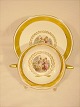 Kongeligt 
Porcelæn. 
Bouillonkop med 
romantisk motiv 
og guldkant