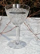 Svensk Ejby. 
Rødvinsglas med 
olivenslibninger 
nederst på 
kummen. Rødvin, 
Højde 13,5 cm. 
Diameter ...