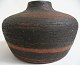 Gunnar Nylund 
keramik vase af 
rødbrunt 
stentøj, 
Nymølle, 
Danmark. 
Signeret N og 
G. Nylund, ...