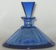 Parfume flacon 
i søblåt 
krystalglas, 
Frankrig o. 
1920. konisk; 
med konisk prop 
- antagelig ...