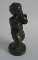 Hjort figur af 
trompetstillende 
putto, 
grønglaseret 
ler, 20. årh. 
Danmark. H.: 22 
cm. No.: 3266 
...