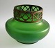 Loetz vase, 
ca.1900.&nbsp;Irriseret 
gr&oslash;nt 
glas med 
montering i 
bronzeret metal 
med ...