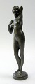 Tysk art 
nouveau figur i 
bronze, o. 
1900, af 
stående nøgen 
kvinde. 
Signeret.: 
BNac. H.: 21 
cm.