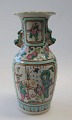 Kinesisk vase, 
19. &aring;rh. 
Tao-Kwang 1821 
- 1850. Famille 
verte. Polykrom 
dekoreret. Med 
...
