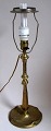 Dansk jugend 
bordlampe i 
bronze, o. 
1900. Dekoreret 
med 
planteornamentik.
 Med 
forgyldninger. 
H.: ...