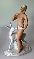 Schaubach figur 
af nøgen kvinde 
med hind, 20. 
årh. Tyskland. 
Hvid porcelæns 
masse med kold 
...