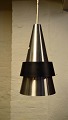 Pendel lampe 
model 'Corona' 
designet af Jo 
Hammerborg for 
Fog og Mørup. 
Pendlen er 
udformet af ...