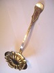 Sølv sovseske 
Aabenraa 
1800-tallet
Sølvmester 
Thomas Jensen 
Aabenraa
Med rep.
Længde 19,8cm.
