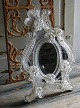 Utroligt smukt 
Venetiansk 
bordspejl. 
Fremstår i 
perfekt stand.
Mål 32x46cm.