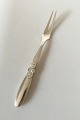Georg Jensen 
Sterling Sølv 
Kaktus 
Forskærergaffel 
No 121A. Måler 
23 cm. Design 
Gundorph 
Albertus ...