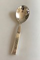 Georg Jensen 
Sterling Sølv 
og Rustfrit 
stål Bernadotte 
Serveringsske 
No 122. Måler 
19,3 cm
