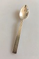 Georg Jensen 
Sterling Sølv 
'Bernadotte' 
Kaffeske No 
034. Måler 10.8 
cm. 
