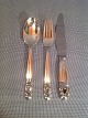 Georg Jensen.
 KONGE.
Designer: 
Johan Rohde.
 (middags kniv 
  Længde: : 23 
cm. LAGER 0 ...