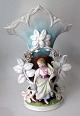 Tysk porcelæns 
vase, o. 1880 - 
1900 med en 
bondekvinde.
