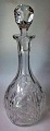 Crystal 
decanter with 
cuttings and 
plug 20th 
century. H .: 
32 cm.