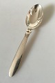 Georg Jensen 
Sterling Sølv 
Kaktus 
Dessertske No 
021. Måler 16,9 
cm. Design 
Gundorph 
Albertus 1930
