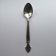 Georg Jensen 
Dronning 
Sterling Sølv 
Theske No 033. 
Måler 13 cm.