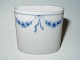Bing & Grondahl 
Empire, Holder 
for Cigarettes
Decoration 
number 183
Height 6 cm.