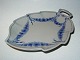 Bing & Grondahl 
Empire, Large 
Leaf Shaped 
Cake Dish
Decoration 
number 199
Length 25 ...