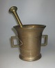 1700 Danish 
mortar, brass, 
with 
&nbsp;pestle. 
Corpus with two 
handles. With 
line 
decorations on 
...