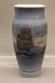 Royal 
Copenhagen 
2108-131 RC 
Large marine 
vase with 
sailship 
outside Hven 43 
cm
 In mint and 
...