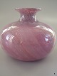 Vase Troldglas 
Sidse Werner 
Holmegaard 1977
H: 15,5 cm. D: 
18,5 cm.