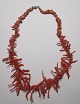 Red coral 
chain, around 
1950.