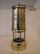 Engelsk 
minelampe i 
messing lavet 
af Aberaman 
Colliery Wales 
(1845 - 1947) 
Serie nr. 
52461. ...