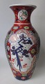 Imari vase, 19. 
&aring;rh. 
Japan. Polykrom 
dekoration med 
cobolt 
bl&aring;t, 
forgyldninger, 
...