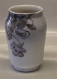 Royal 
Copenhagen 
483-108 RC Art 
Nouveau Vase 
with flower 17 
cm Painter 53 
pre 1923 In 
mint and ...