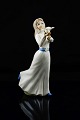Spansk figur i 
porcelæn med 
motiv af kvinde 
med due 
Design af 
Tengra, Spain.
Porcelæn, ...