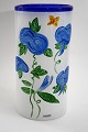 Kosta Boda. 
Håndmalet stor 
blomster vase. 
Højde 28 cm. 
Diameter 14 cm. 
 signeret  
Kosta Boda Ken 
...
