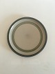 Bing & Grondahl 
Tema Dinner 
Plate No 325. 
Measures 24 cm 
/ 9 29/64 in.