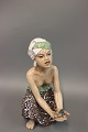 Oriental figure 
fruit seller by 
Dahl jensen no 
1238.
Dimensions: H: 
22 cm.
