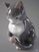 B&G 1553 
Siddende Kat, 
Dahl Jensen  1. 
sort. H: 10,5 
cm.