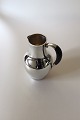 Georg Jensen 
Sterling Sølv 
Vandkande nr. 
743. Måler 18cm 
og er i god 
stand. Ibenholt 
håndtag.