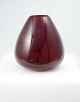 Holmegaard Ruby 
vase fra 1953.
Design Per 
Lütken.
Vinrød vase 
fra Holmegaard.
Intakt med ...