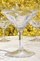 Bern 
krystalglas, 
Hirschberg. 
Bern 
Likørskåle, 
højde 9,2 cm. 
Fin hel stand. 
