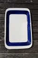 Blå Koka 
porcelæn 
spisestel fra 
Rørstrand, 
Sverige.
Aflangt fad 
nr. 96 med høj 
kant, ildfast. 
I ...