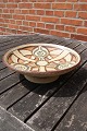 Søholm keramik, 
Bornholm. 
Lav opsats 
stor skål på 
fod i stentøj 
og i pæn stand.
H 8cm - dia 
...