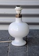 Holmegaard 
bordlampe model 
"Bridge-opal" i 
opal hvid glas. 
Meget pæn 
stand.
H. 20,5 cm. Ø. 
16,5 ...