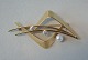 Brooch with 
zirconia and 
pearl, 14 
carats
Stamp: HS; 585
Size 54 x 28 
mm.
Beautiful and 
...