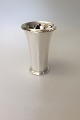 Georg Jensen 
Sterling Sølv 
Vase No 107B. 
Måler 15,9cm / 
6 1/4". Vejer 
250gram / 8,8 
oz. Med ...