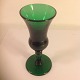 Klokkeformet 
snapseglas.
med omvendt 
balusterformet 
stilk med knup.
Mundblæst 
grønne glas fra 
...
