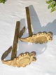 Franske 
gardinholder af 
forgyldt 
bronze. Længde 
24 cm. Højde 14 
cm. 19. årh.