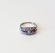 Art Deco ring i 
18 kt hvidguld 
besat med 
talrige 
diamanter og 
rubiner
Stemplet: 
Ringstørrelse 
58
