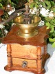 Old Coffee 
mill.Well 
functioning.